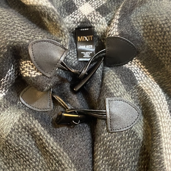 MixIt Grey and white poncho - Picture 5 of 5